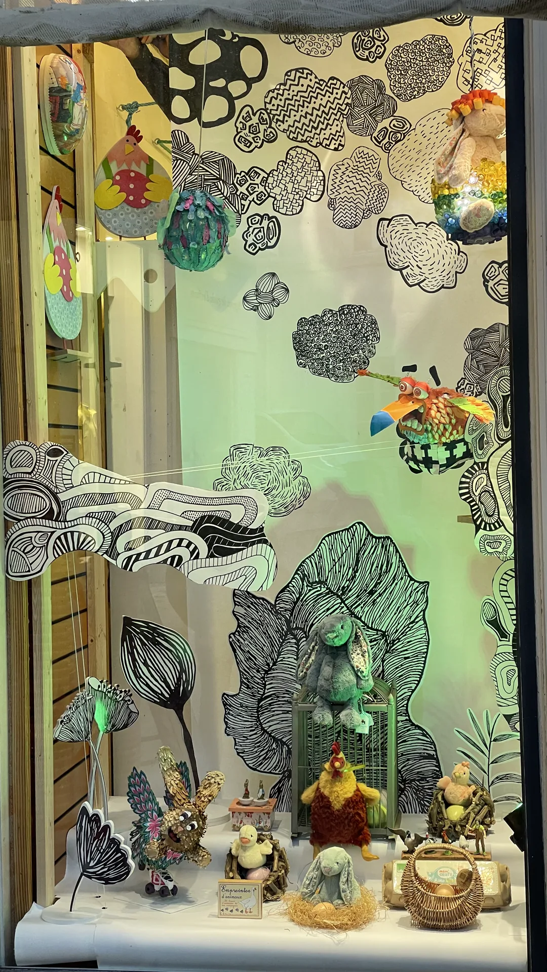 Vitrine animée SAVI installée dans le magasin Le Diablotin au Mans